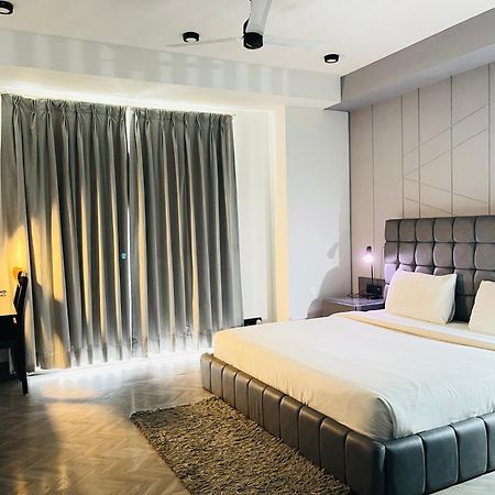 Bedchambers Serviced Apartments, Mg Road Gurgaon Esterno foto