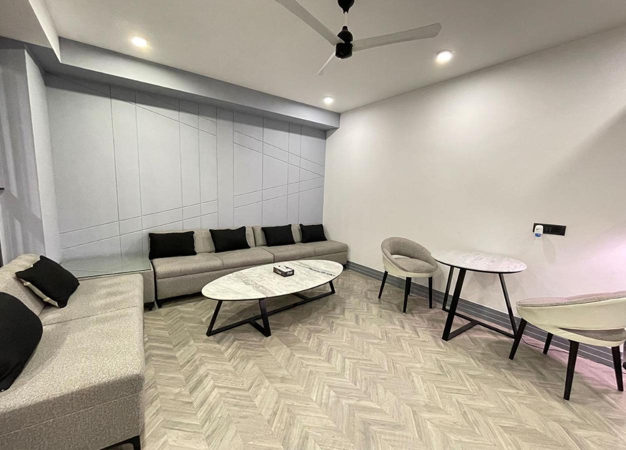 Bedchambers Serviced Apartments, Mg Road Gurgaon Esterno foto