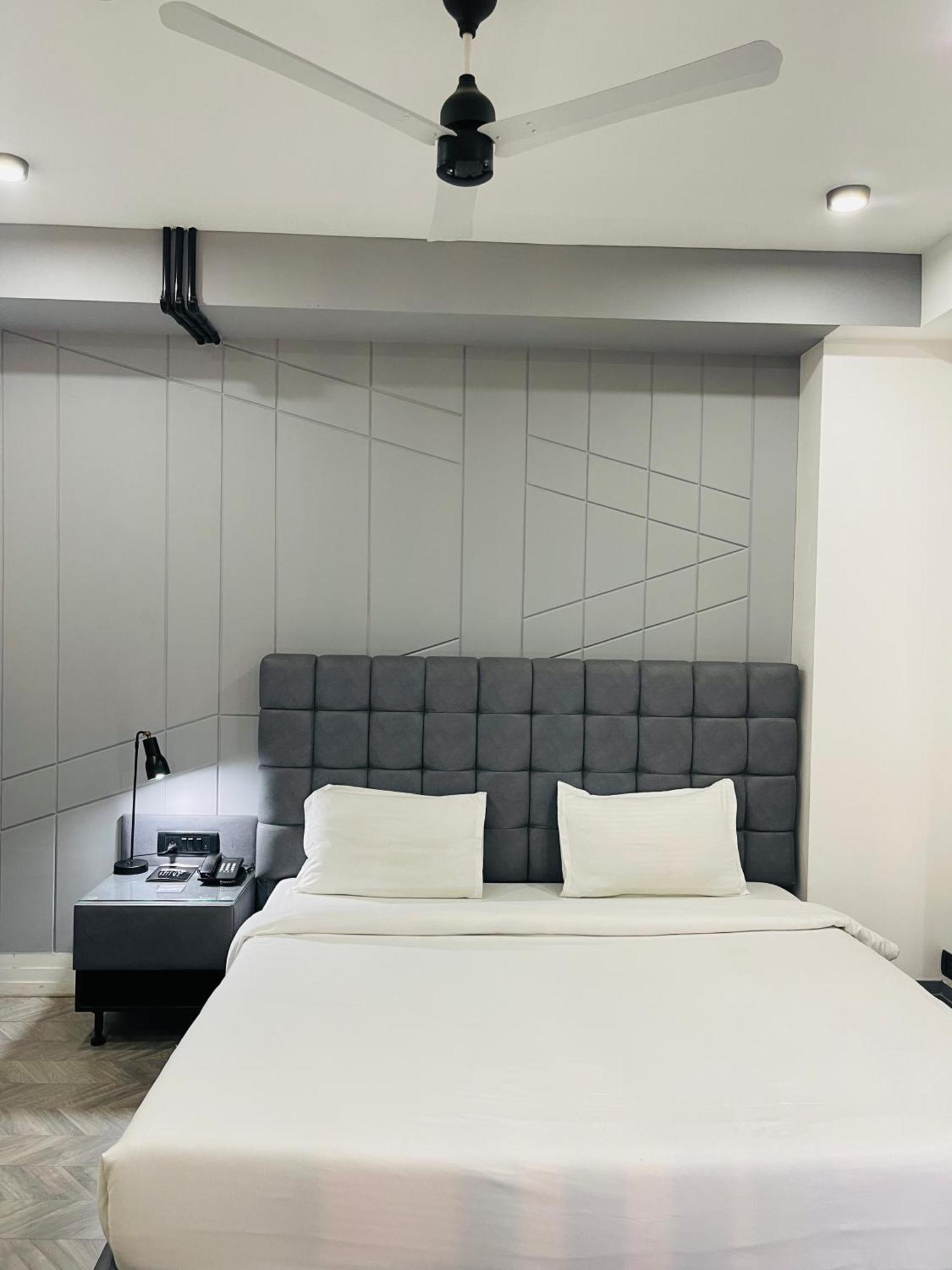 Bedchambers Serviced Apartments, Mg Road Gurgaon Esterno foto