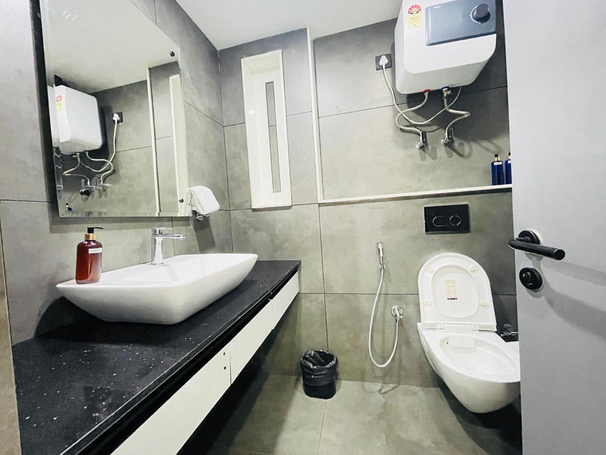 Bedchambers Serviced Apartments, Mg Road Gurgaon Esterno foto